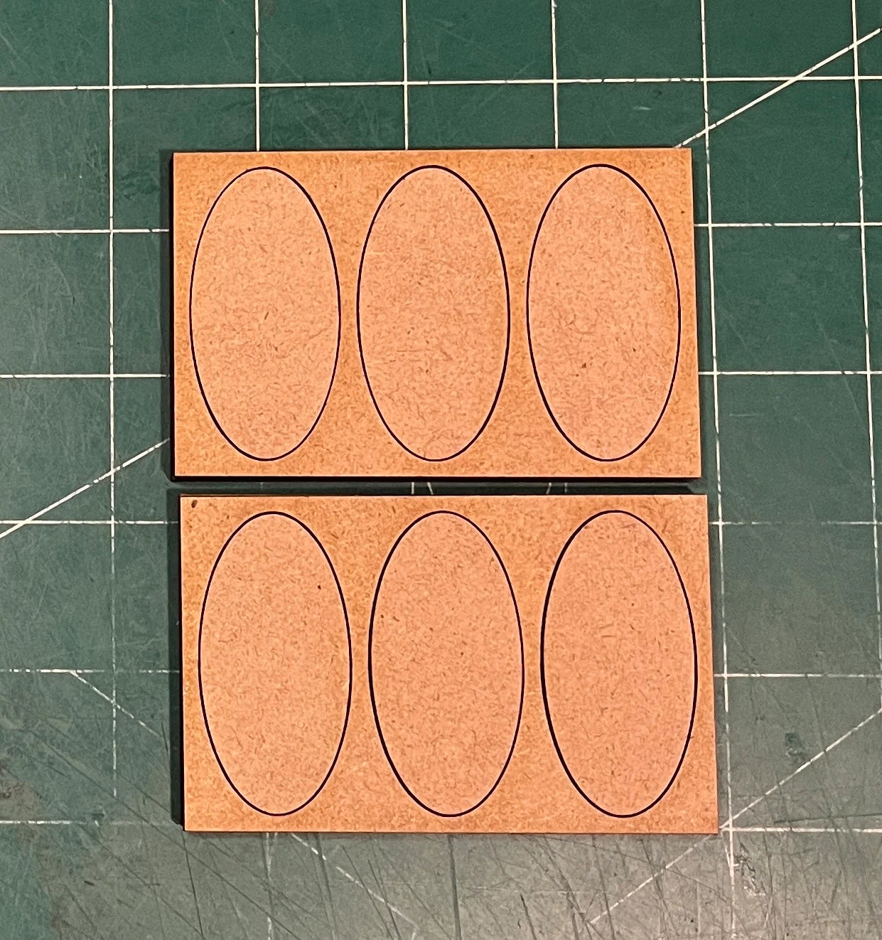 Pair of 42 x 75mm Oval Movement Trays (3 Figure) Linear